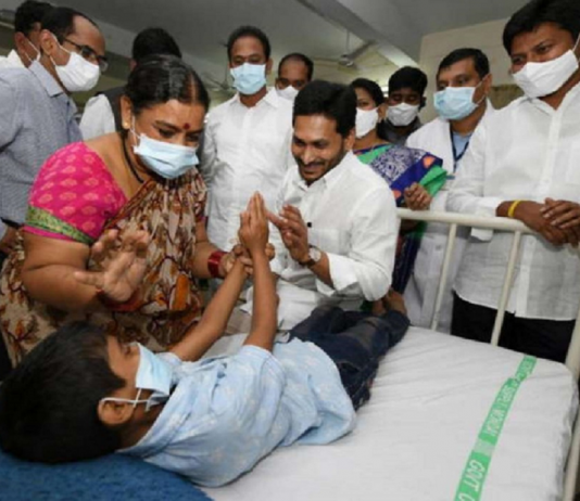 Surto misterioso e desconhecido infecta mais de 450 pessoas na Índia, muitos estão hospitalizados