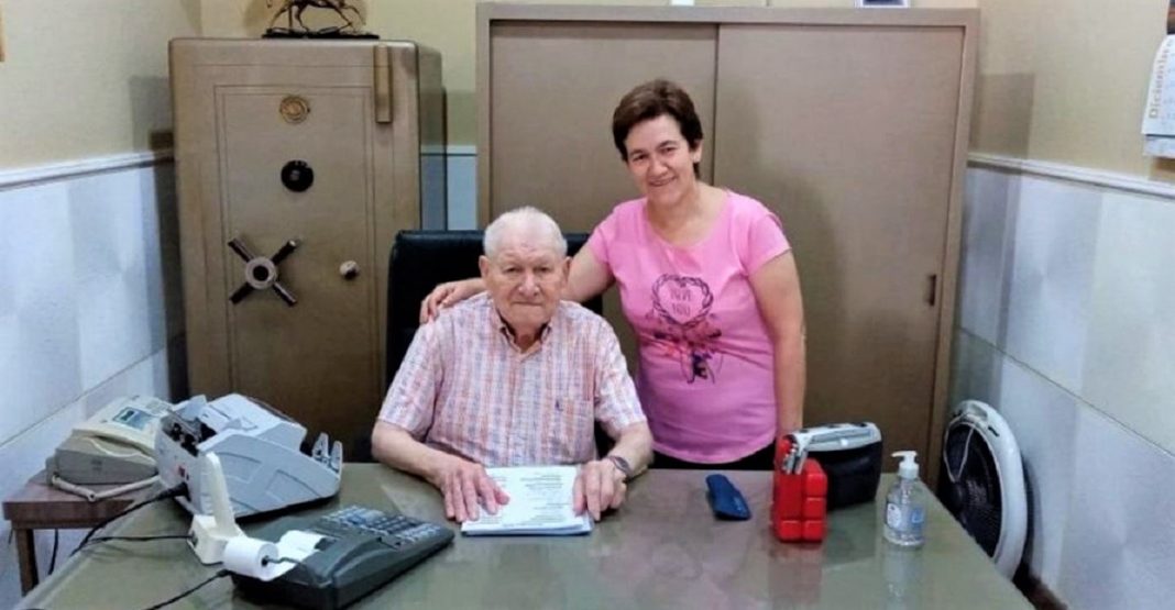 Sem herdeiros, idoso deixou sua empresa para funcionária que trabalhou com ele 40 anos