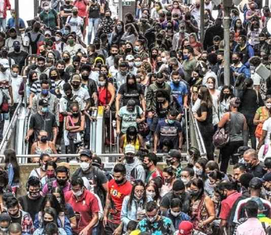 População Paulistana decide “decretar o fim do isolamento por conta própria” para fazer as compras de final de ano.