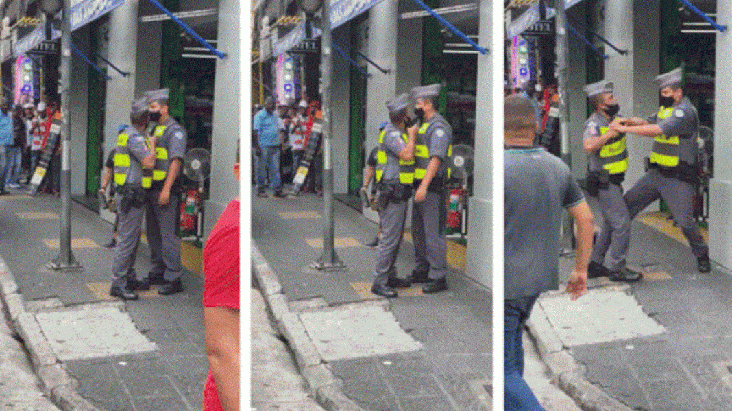 Policial Militar faz ameaças apontando arma para o rosto do colega policial no centro de SP, saiba os motivos: (vídeos).