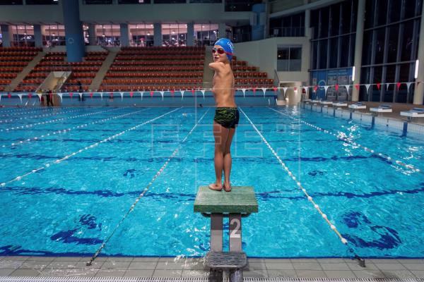 sensivel-mente.com - Menino sem braços, nadador de 10 anos, ganha título de atleta do ano