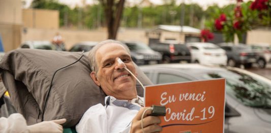 Pastor que negava a seriedade da Covid-19 “mudou de ideia” após a covid o levar ao “vale da sombra da morte”