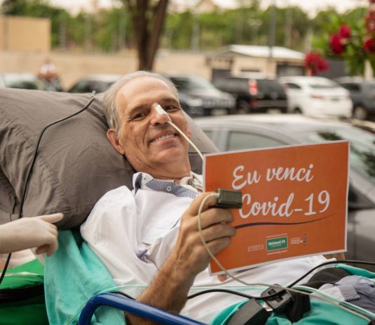 Pastor que negava a seriedade da Covid-19 “mudou de ideia” após a covid o levar ao “vale da sombra da morte”