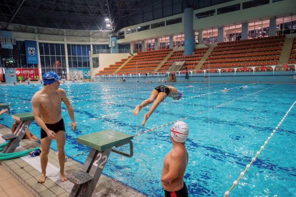 sensivel-mente.com - Menino sem braços, nadador de 10 anos, ganha título de atleta do ano