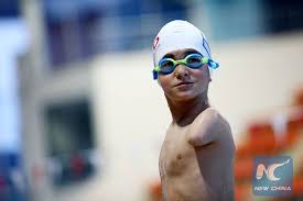 3 1 - Menino sem braços, nadador de 10 anos, ganha título de atleta do ano