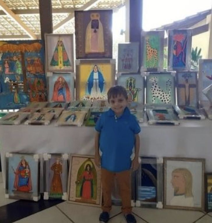 sensivel-mente.com - Menino de 13 anos desenha pinturas de santos para pagar um tratamento caro. Seu talento te dá força