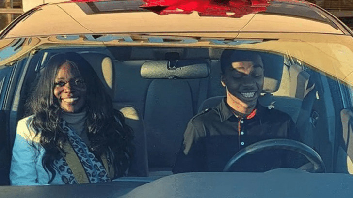 sensivel-mente.com - Mulher deu um carro novo a um jovem que caminhava 11 km todos os dias para chegar ao trabalho