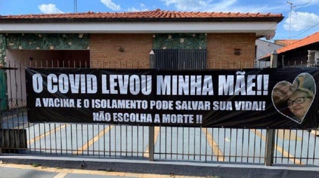 Após perder mãe para a Covid-19, luciano Roma faz faixa em defesa da vacina: ‘Não escolha a morte’