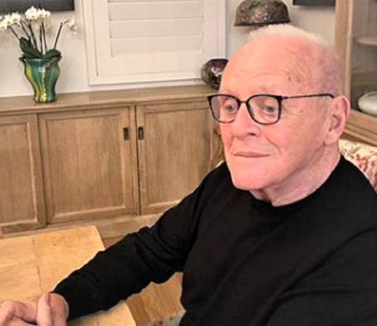 Anthony Hopkins celebra os 45 anos de sobriedade dando uma mensagem emocionante!