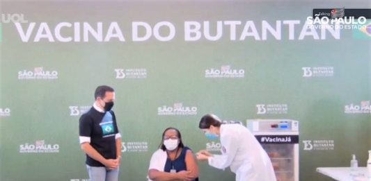 Com aprovação da ANVISA, São Paulo aplicou a 1ª dose da CoronaVac antes de iniciar o plano nacional de vacinação