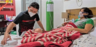 Médico em Manaus montou clínica em sua casa para tratar sua mãe com COVID. Eu estava todo saturado! (Vídeo)