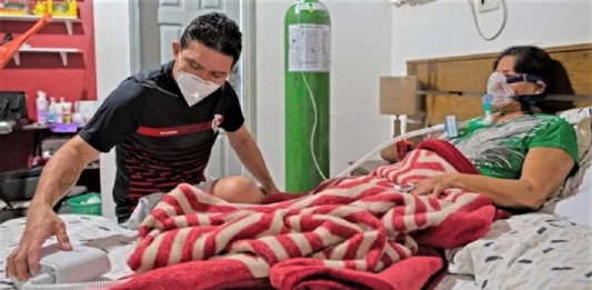 Médico em Manaus montou clínica em sua casa para tratar sua mãe com COVID. Eu estava todo saturado! (Vídeo)