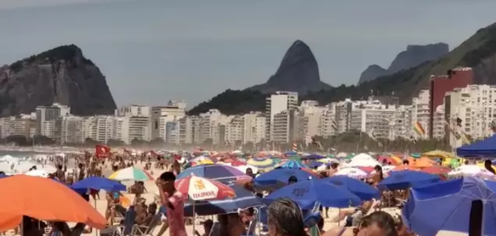 sensivel-mente.com - Mesmo com forte risco de contágio, praias do Rio de Janeiro lotam neste domingo (24).