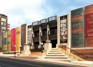 Biblioteca Pública de Kansas Tem Fachada Impressionante!