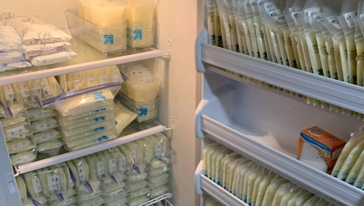 Mulher doa mais de 234 litros de leite materno para mães que têm dificuldade de produzir seu próprio leite. 1 1 - Mulher doa mais de 234 litros de leite materno para mães que têm dificuldade de produzir seu próprio leite.