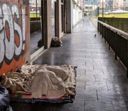 Morador de rua de 75 anos é achado sem vida em estação ferroviária e tinha mais de R$600 mil no banco