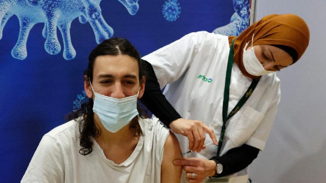 Israel inicia vacina em massa de todos os cidadãos acima de 16 anos contra Covid-19