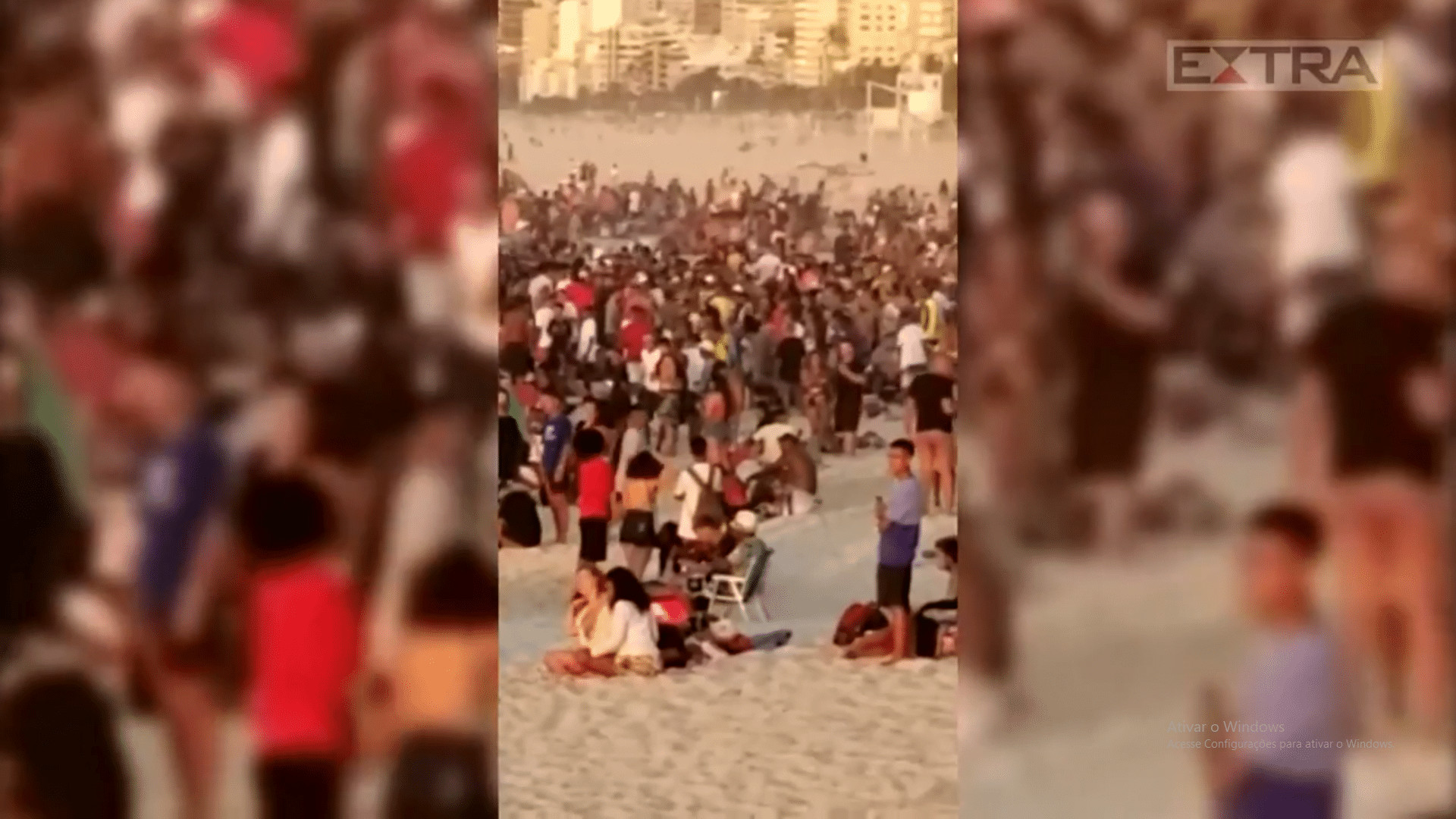 sensivel-mente.com - No domingo (31), praia de Ipanema amanhece lotada e a aglomera&ccedil;&atilde;o impressiona.