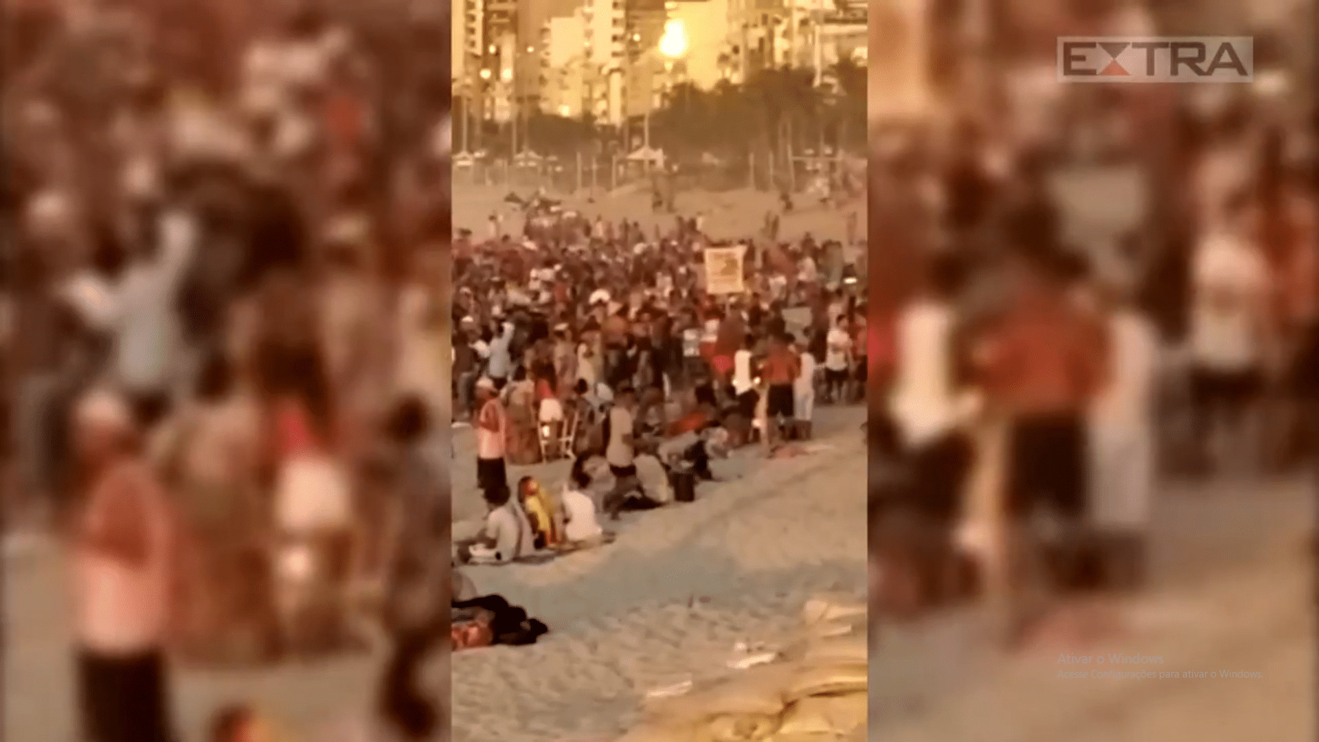 sensivel-mente.com - No domingo (31), praia de Ipanema amanhece lotada e a aglomera&ccedil;&atilde;o impressiona.