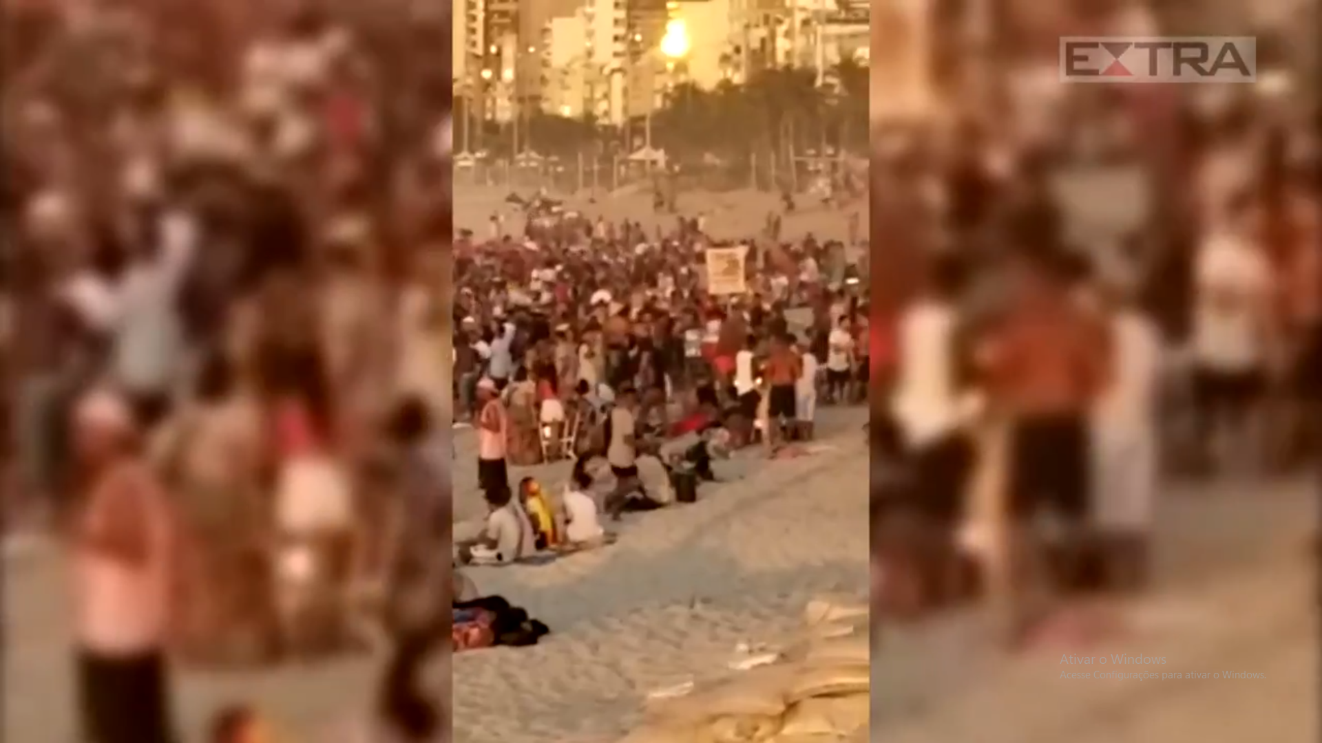 sensivel-mente.com - No domingo (31), praia de Ipanema amanhece lotada e a aglomeração impressiona.