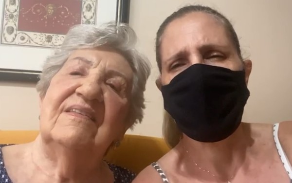 Golpe Vacina: Filha leva idosa para vacinar contra Covid-19 e enfermeira só furou o braço e não injetou o líquido, após denúncia a senhora foi vacinada (Vídeo) filha idosa - Golpe Vacina: Filha leva idosa para vacinar contra Covid-19 e enfermeira só furou o braço e não injetou o líquido, após denúncia a senhora foi vacinada (Vídeo)