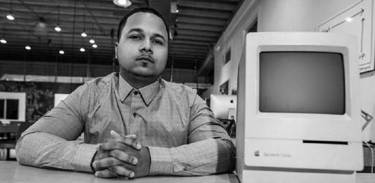 O bebê foi abandonado no lixo e cresceu, tornando-se um milionário cientista da computação.