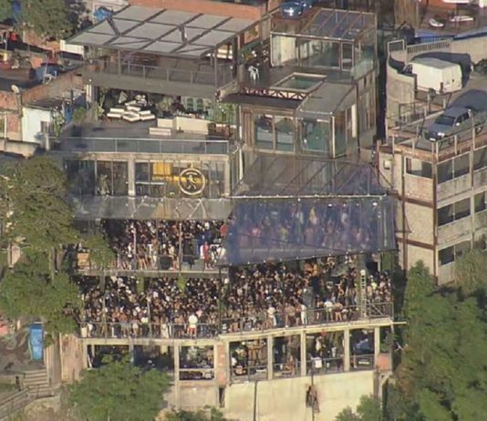 Festas clandestinas e aglomerações embalam a madrugada se estendendo até a manhã da terça-feira (16) no Rio (vídeo)