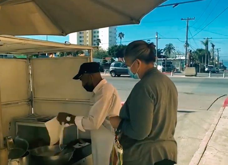 sensivel-mente.com - Don Albino criou seus 12 filhos vendendo churros. Exemplo de superação!