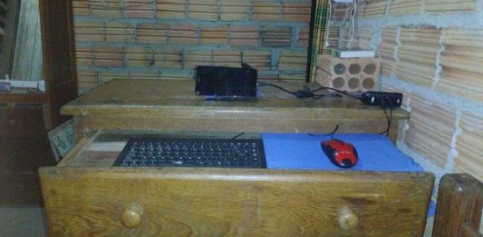 Adolescente brasileiro virou programador usando celulares quebrados