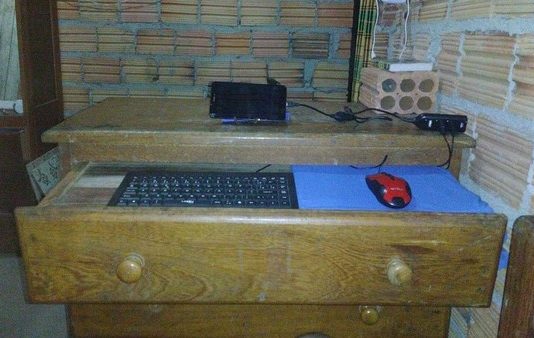 Adolescente brasileiro virou programador usando celulares quebrados