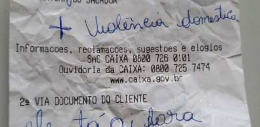 “Socorro, violência doméstica, ele tá lá fora”: Mulher agredida pede ajuda com um bilhete