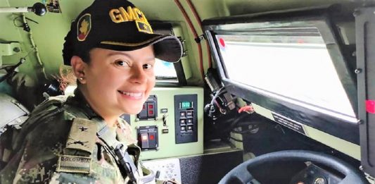 Pela primeira vez, uma mulher comanda as tropas do exército colombiano na selva. É a senhora de ferro!