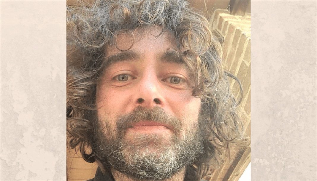 Padre para a missa e informa que está apaixonado: “Quero tentar viver esse amor”