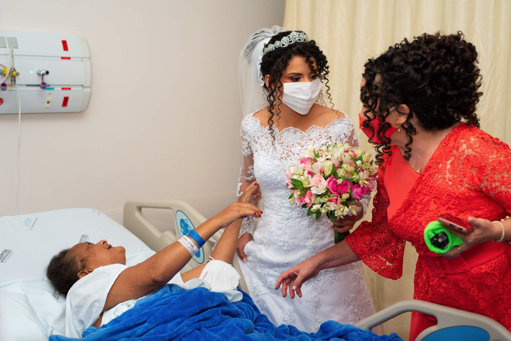Noiva visita a mãe no hospital minutos antes de se casar: "Filha, você está aqui" 3 - Noiva visita a mãe no hospital minutos antes de se casar: "Filha, você está aqui"