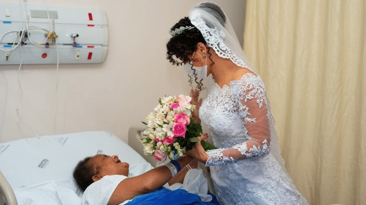 sensivel-mente.com - Noiva visita a m&atilde;e no hospital minutos antes de se casar: "Filha, voc&ecirc; est&aacute; aqui"