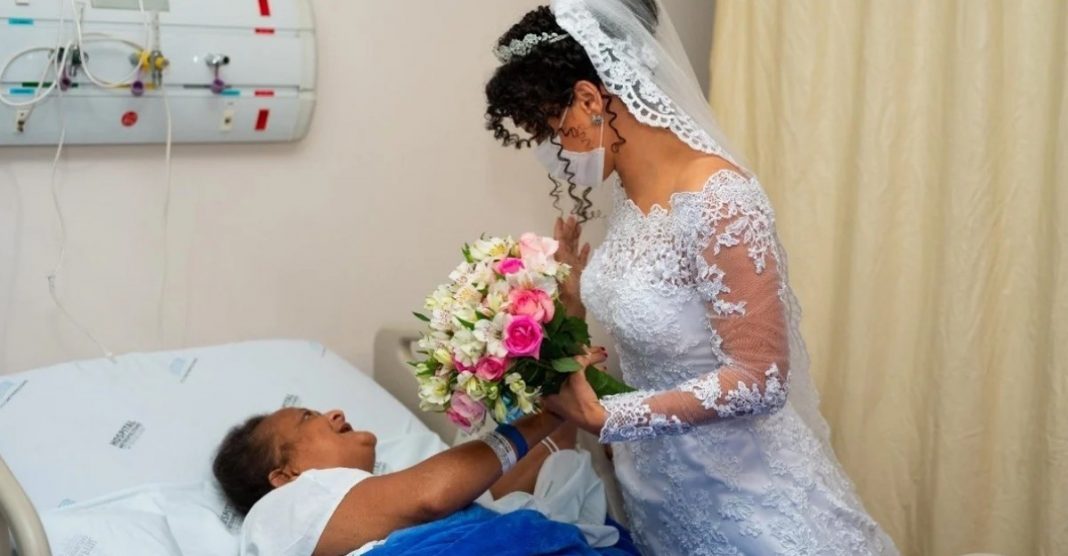 Noiva visita a mãe no hospital minutos antes de se casar: “Filha, você está aqui”