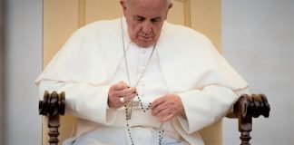 Papa Francisco convoca todos para uma maratona de oração de 30 dias pelo fim da pandemia.