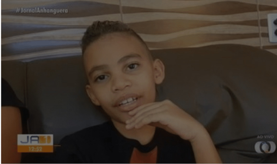 Filho de policial escreve carta emocionate para pai se proteger durante as buscas por Lázaro Barbosa: “Fico com medo e tristeza”
