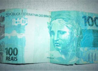 Adolescente vende todos os seus doces no farol e recebe nota falsa de R$.100