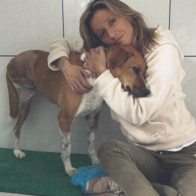 sensivel-mente.com - Luisa Mell acolhe cachorra rejeitada por não ter uma das patas