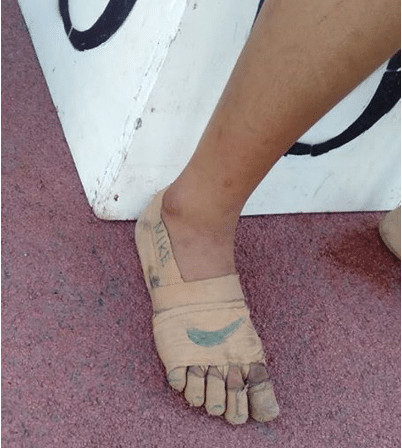 sensivel-mente.com - Ela ganhou tr&ecirc;s medalhas de ouro com seu "Nike" caseiro. Ela n&atilde;o precisava que o &uacute;ltimo modelo fosse o melhor!