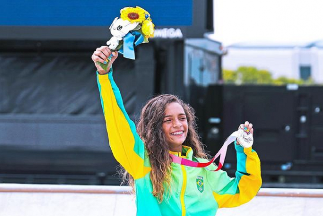 Rayssa Leal, aos 13 anos, conquista medalha de prata no Skate para o Brasil!