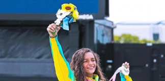 Rayssa Leal, aos 13 anos, conquista medalha de prata no Skate para o Brasil!