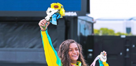 Rayssa Leal, aos 13 anos, conquista medalha de prata no Skate para o Brasil!