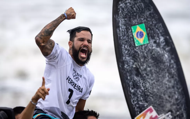 sensivel-mente.com - Ítalo Ferreira conquista a primeira medalha de ouro para o Brasil nas Olimpíadas