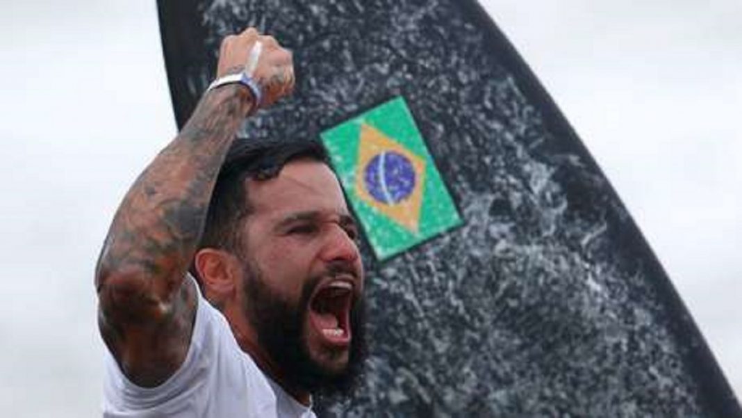 Ítalo Ferreira conquista a primeira medalha de ouro para o Brasil nas Olimpíadas