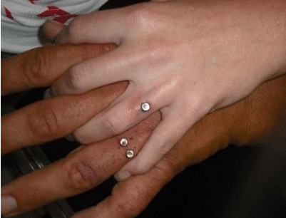 sensivel-mente.com - "Bridal Piercing": A tend&ecirc;ncia para substituir as alian&ccedil;as de casamento. Os m&eacute;dicos n&atilde;o recomendam