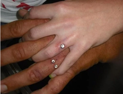 sensivel-mente.com - "Bridal Piercing": A tendência para substituir as alianças de casamento. Os médicos não recomendam