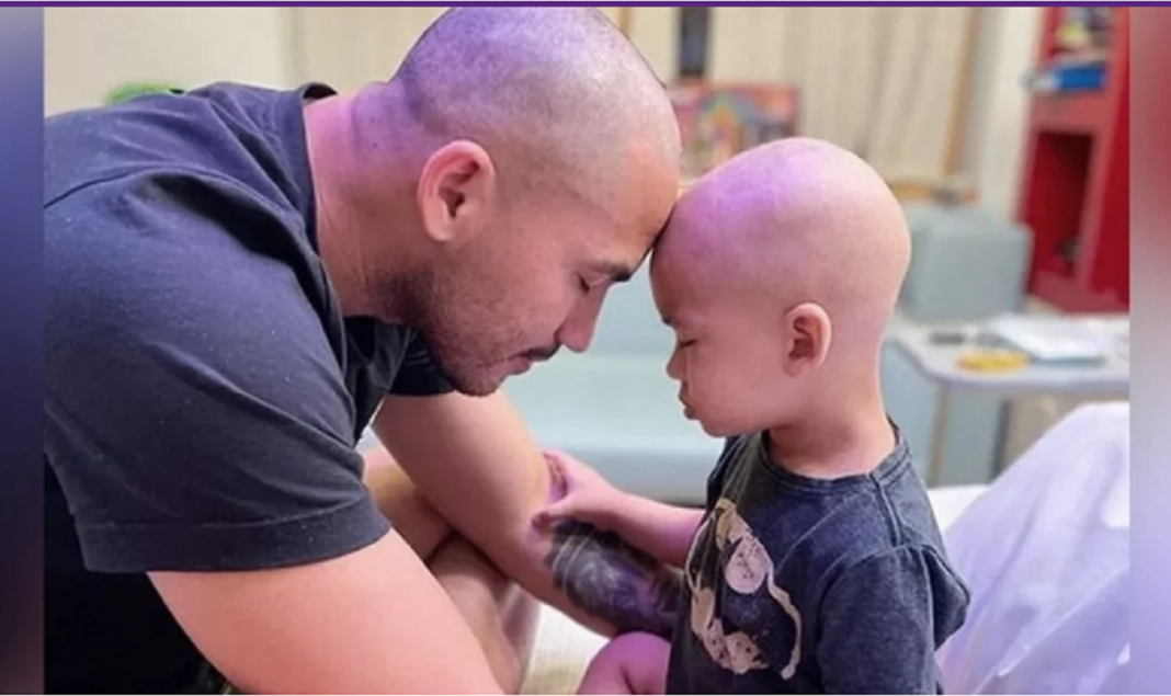 Jogador brasileiro paralisa carreira de atacante na Europa e cuida do filho de 2 anos com câncer