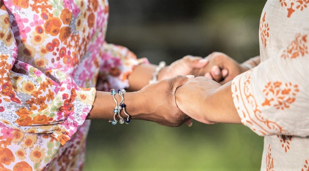 O que suas mãos não alcançam o poder de Deus faz chegar até você